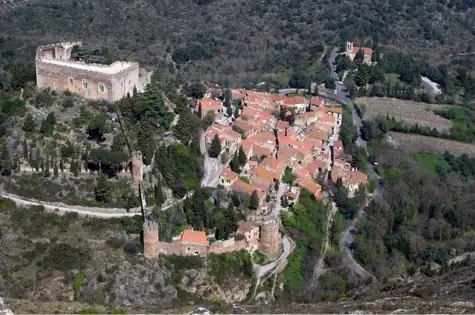 Visiter Castelnou - Que faire dans les Pyrénées-orientales (66)